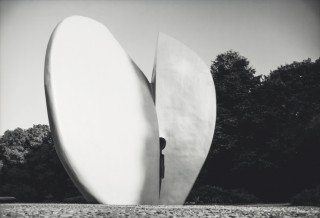 Untitled (Monument to the Martyrdom of Child Victims of Hilterism, Łódź) © Piotr Uklański